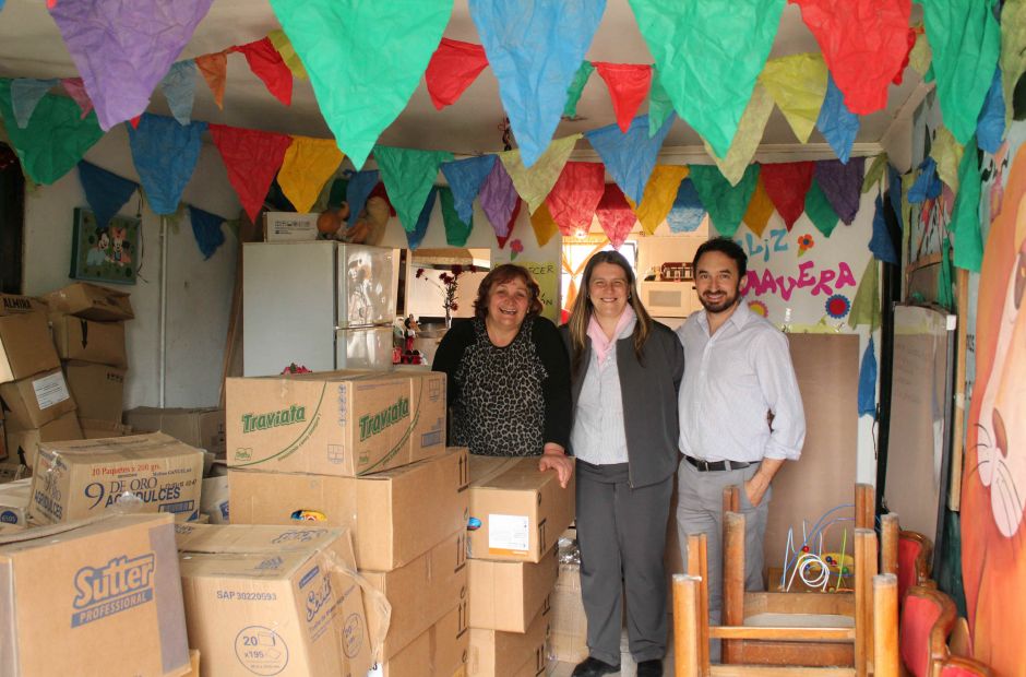 Entrega de alimentos al Comedor 